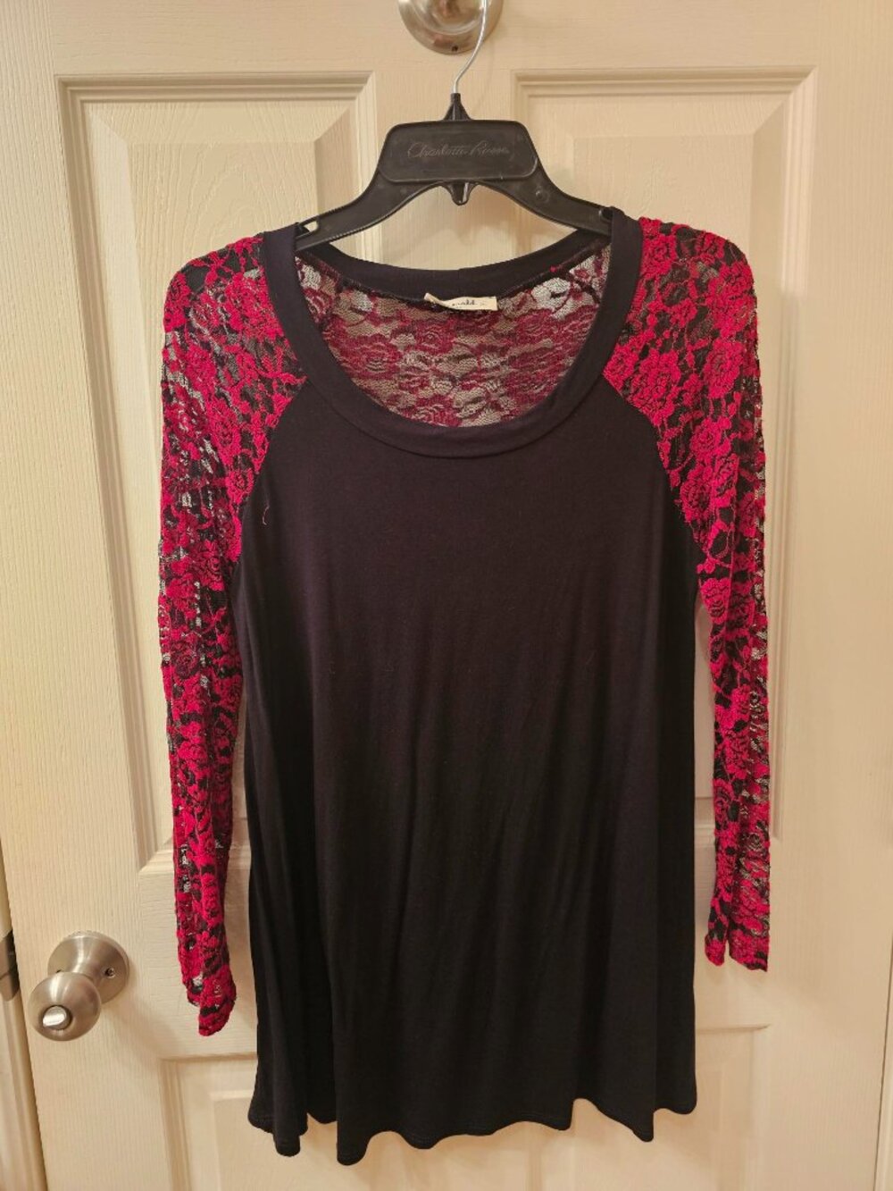 Emerald Medium Black Blouse w / Red Lace Sleeves